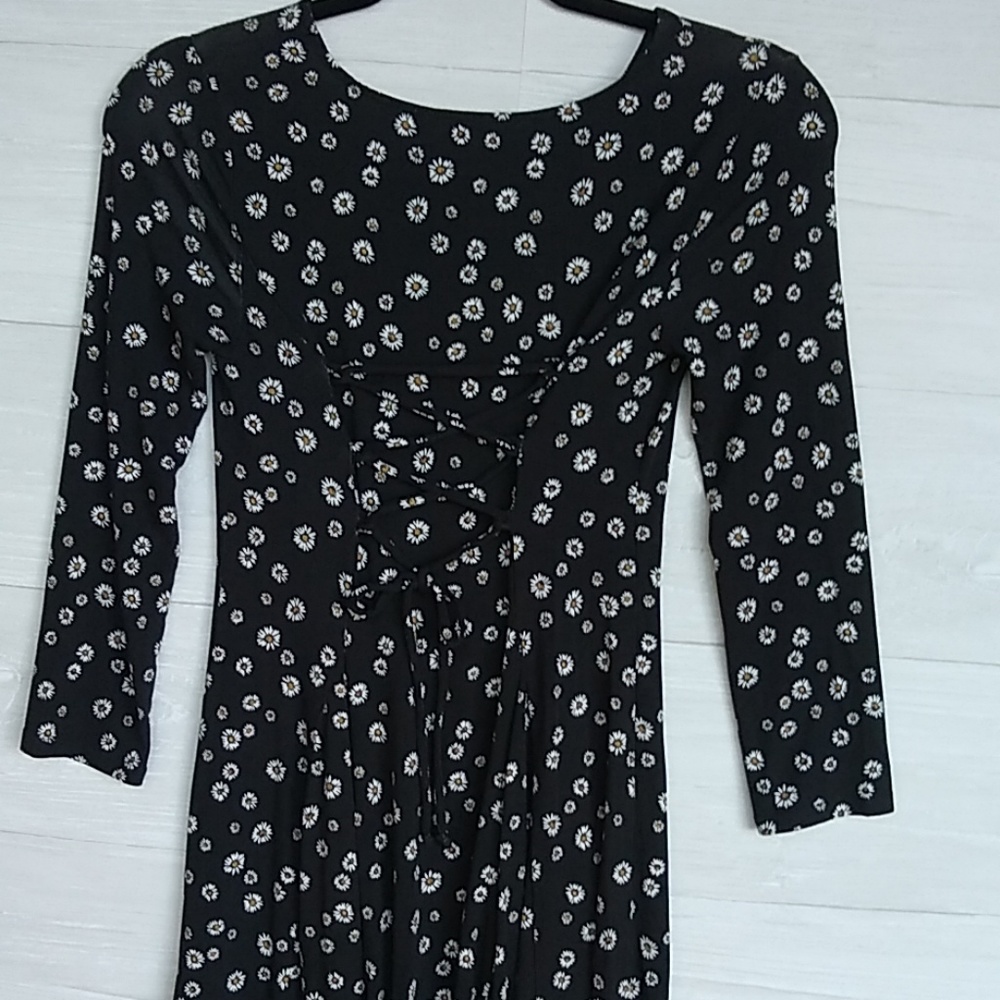 Forever 21 Black Daisy Form Fitting Flowy (Skirt) Dress Like New! - Picture 6 of 8
